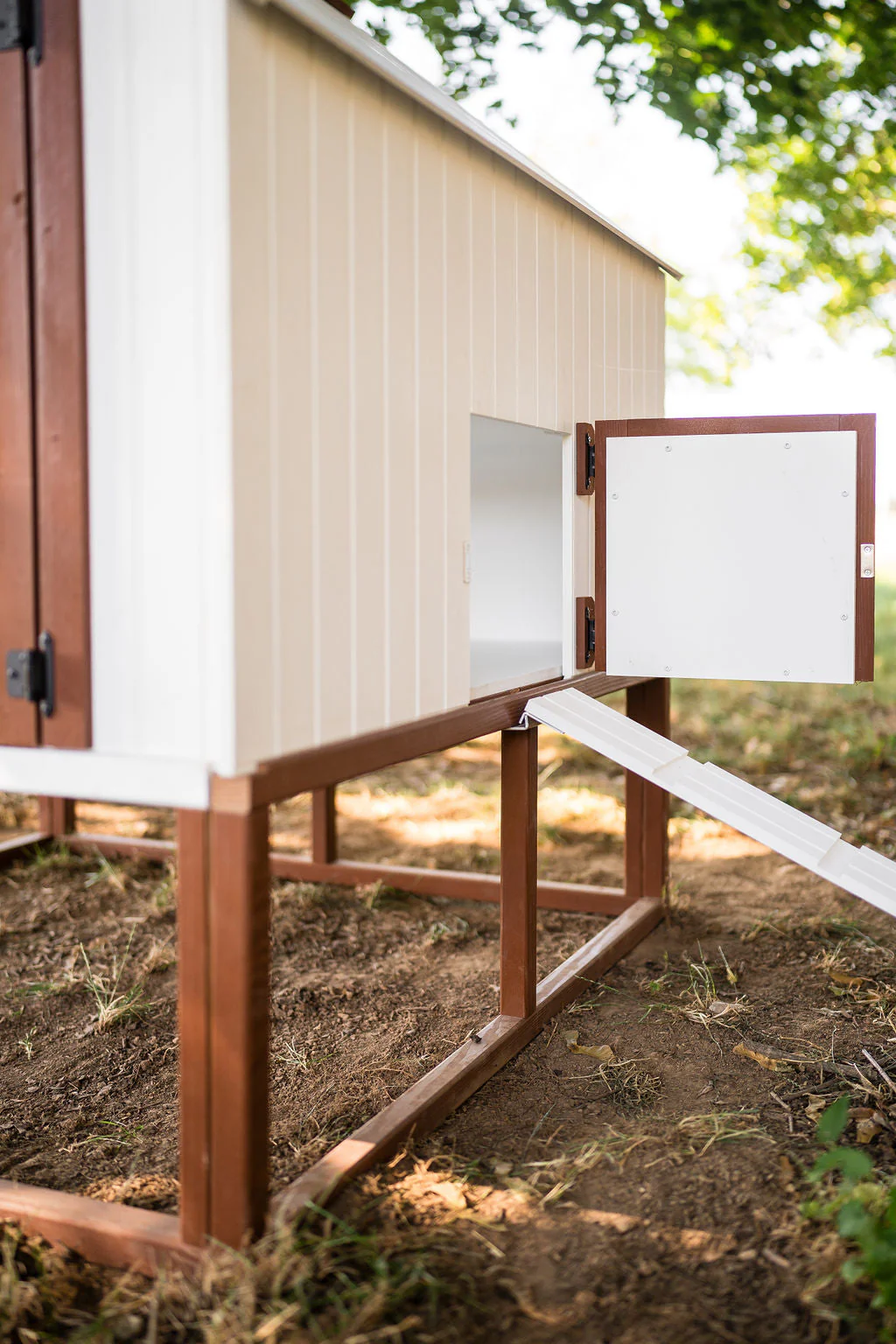 OverEZ Cottage Coop - Up to 8 Chickens - Image 3